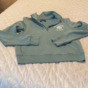 Abercrombie & Finch green sweatshirt ladies size S